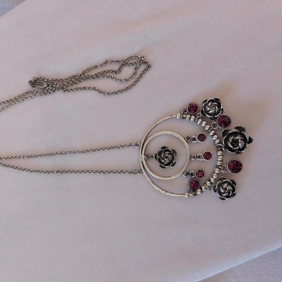 Ladies Pilgrim Necklace - Picture 5 of 5